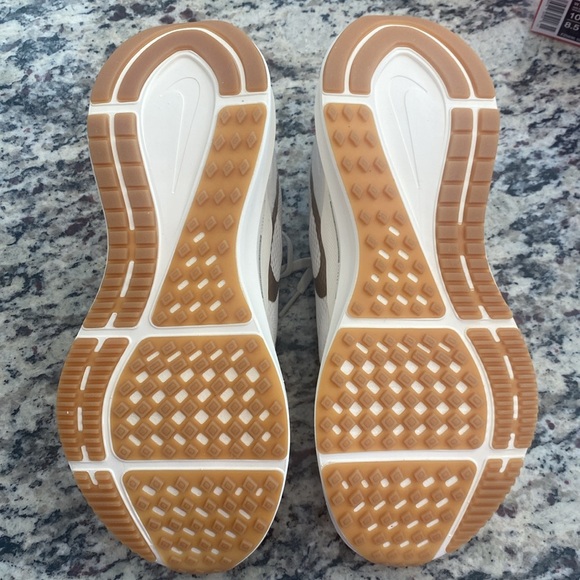 NWT Women’s Nike Air Zoom Structure 25 - Picture 5 of 9